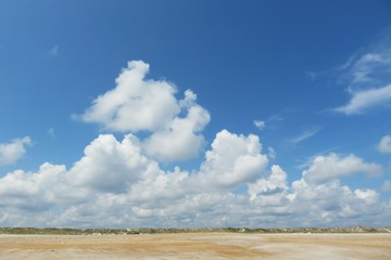Fototapeta na wymiar Beautiful sky view on the beach in Atlantic coast of North Florida