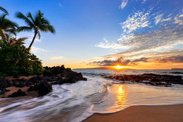 Sunset at Makena Secret Beach in Wailea, Maui, HI - obrazy, fototapety, plakaty