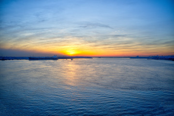 Fototapeta premium Sunset on the Delaware River Philadelphia