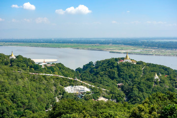 Fototapeta na wymiar Sagaing Hill Pagoda