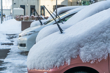 車に降り積もった雪