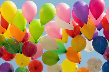 Fototapeta na wymiar colorful balloon with blue sky background