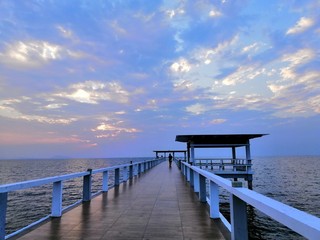 Obraz premium molo na jeziorze