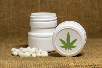 Pictogramme cannabis sur boite de médicaments