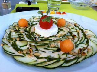 Salade de courgette en lamelles