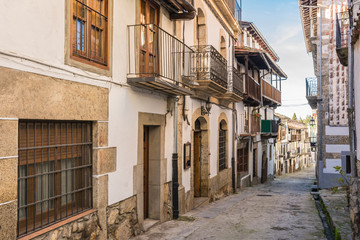 Fototapeta na wymiar Streets and architectural facades of Candelario (Salamanca, Spain)