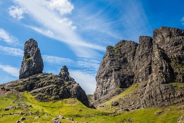 Obraz premium The Old Man of Storr under Blue Skies