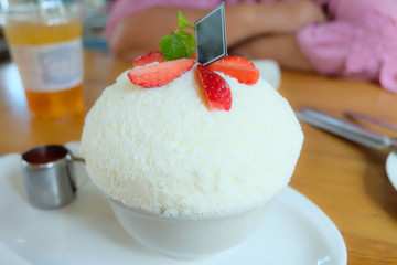 Close up bingsu on bowl.