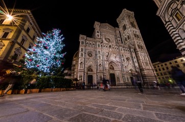 Fototapeta na wymiar Florence - facade of Duomo cathedral during Christmas