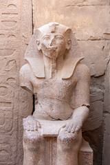 Statue im Tempel von Karnak