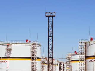 Tank the vertical steel. Capacities for storage of oil products. Caption: flammable.
