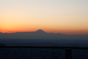 富士山の見える夕暮れ