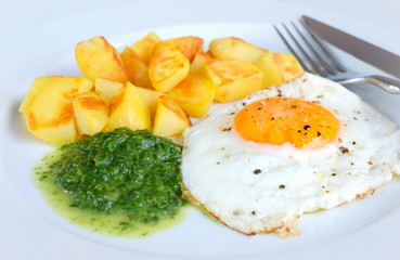 Bratkartoffeln Spiegelei Spinat