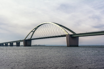Die Fehmarnsundbrücke in Schleswig-Holstein