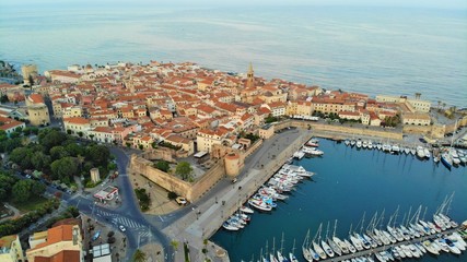 Fototapeta na wymiar vue aérienne d'Alghero, Sardaigne, Italy