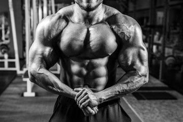 Fototapeta na wymiar African bodybuilder posing in the gym