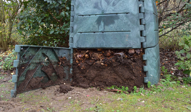 Terreau m&ucirc;r dans composteur