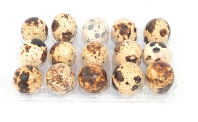 Obraz premium Raw quail eggs on white background