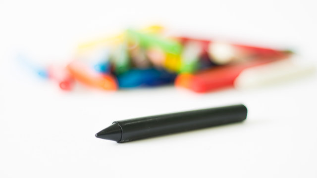 image - school supplies - colorful crayons 