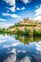 Fototapeta na wymiar Orb River And Cathedral In Beziers, France
