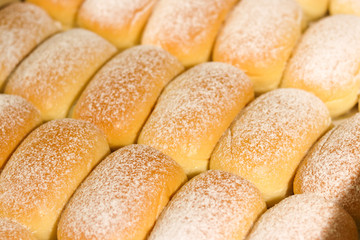 Bread sprinkled with icing sugar, arranged on top of the container.