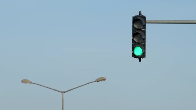 Traffic light semaphore changing colors from red, yellow to green