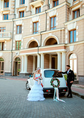 Obraz premium beautiful, loving couple on a wedding walk with a car