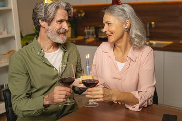 Lady with a wineglass smiling at a man