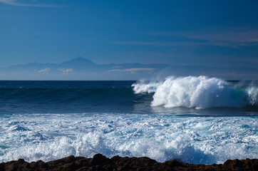 Gran Canaria, breaking waves