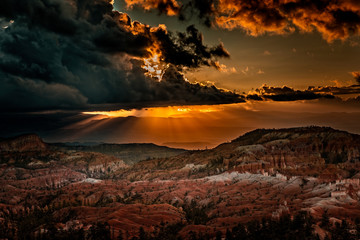 Obraz na płótnie Canvas Dramatic sunrise at the sunrise point, Bryce Canyon Utah