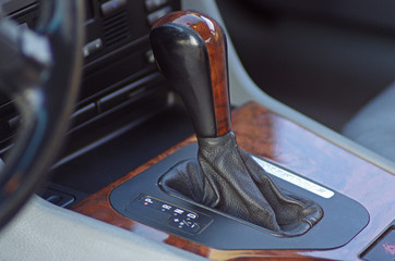 Skrzynia bieg&oacute;w automatyczna w samochodzie osobowym