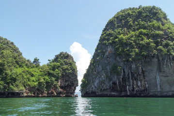 Fototapeta na wymiar The beautiful island of the Thai sea for relaxation