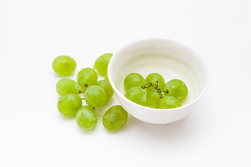 Green grapes with bowl 