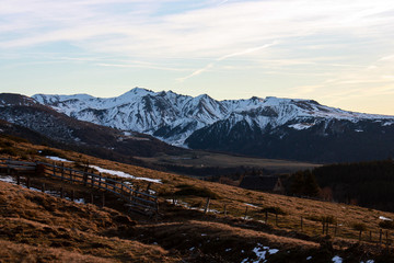 Massif du Sancy enneigé vu du plateau du Guéry