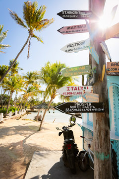 Union Island signpost, Wegweiser Karibik