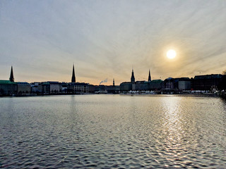 Jezioro w centrum Hamburga. Hamburg, Niemcy.