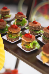 BOCADITO PARA EVENTO SOCIAL - MINI HAMBURGUESA