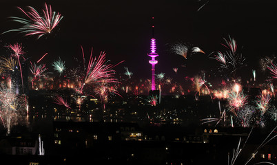 Feuerwerk über Hamburg Sylvester Firework new year © Esquire