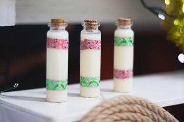 BOTELLA PEQUEÑA REFRESCANTE PARA UN RECUERDO DE EVENTO SOCIAL CON VARIOS COLORES