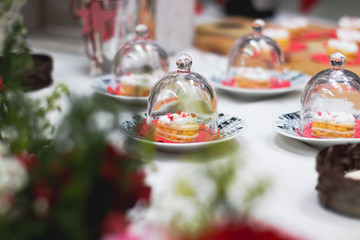 POSTRE PARA SAN VALENTIN EN UN FRASCO DE CRISTIAL PARA EVENTOS SOCIALES