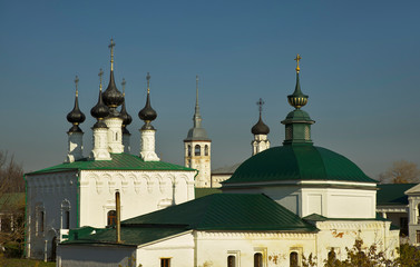 Fototapeta na wymiar Church of Paraskeva Pyatnitsa and Palm Sunday (Entry-Jerusalem) church in Suzdal. Vladimir oblast. Russia