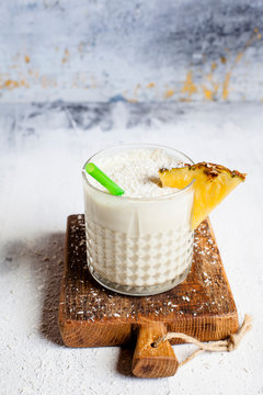 Sugar-free pineapple coconut smoothie