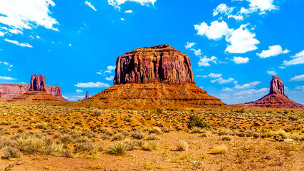 The towering red sandstone formations of West Mitten Butte, Merrick Butte, East Mitten Buttes in ...