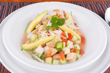 ensalada con jitomate aguacate y chile