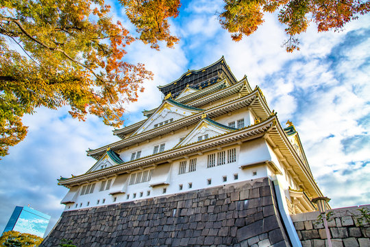 秋の大阪城　天守閣