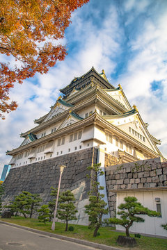 秋の大阪城　天守閣