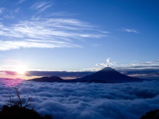 夜明け前の富士景色