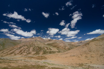 Fototapeta na wymiar Barren landscape enroute Tsokar Lake from Leh, ladakh, India, Asia