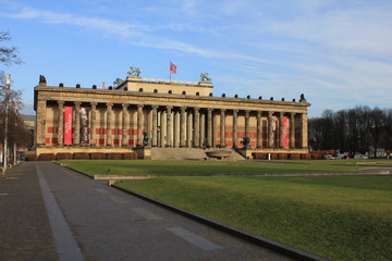 Naklejka premium BERLIN / GERMANY - MAY 21, 2013: altes museum in germany berlin