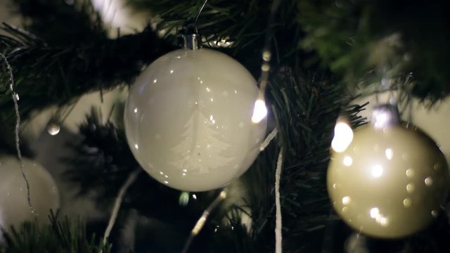 Christmas Tree Holiday White Ball Decoration 